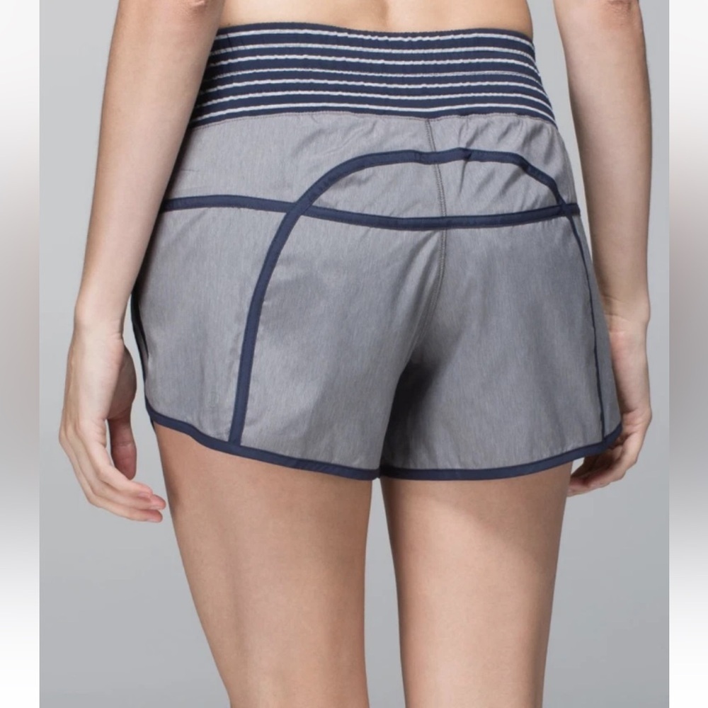 lululemon athletica Run Tracker
Short 4-way Sz 6 Slate Grey
Inkwell‎ Stripe Blue - Picture 2 of 10
